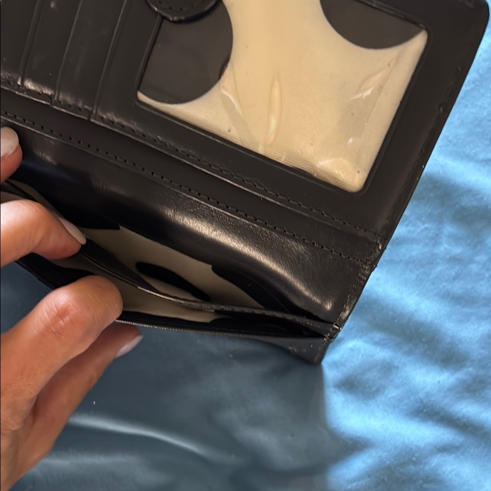 Kate Spade Cream Wallet with Structured Design - Picture 4 of 6